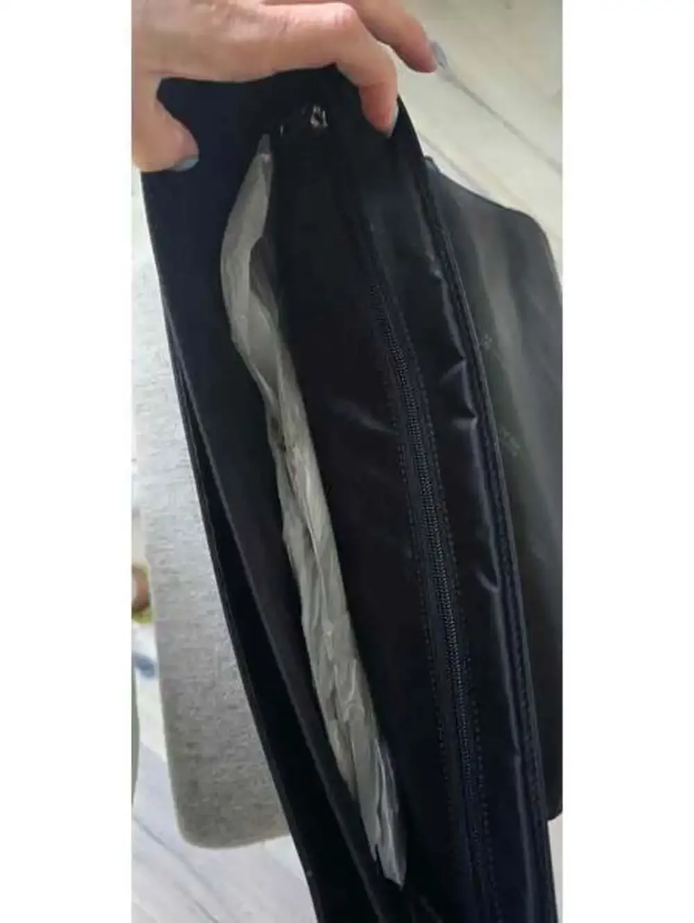 NWT Kenneth Cole Reaction Black Leather Briefcase with Adjustable Shoulder Strap